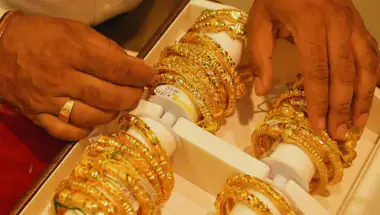 Gold-Silver Price Today: सोने और चांदी की कीमतों में मामूली गिरावट; निवेश और खरीदारी के लिए जानें अपने शहर का ताजा भाव