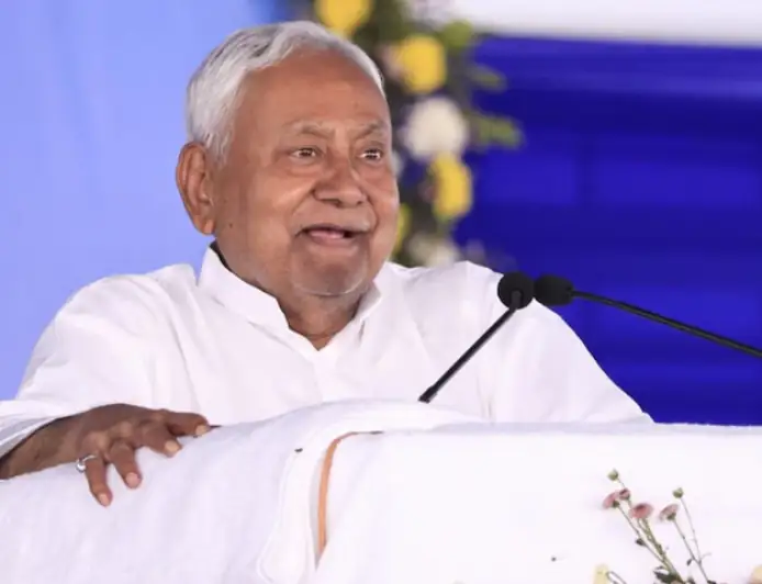 नीतीश कुमार: राज्यसभा सदस्यता के बावजूद मुख्यमंत्री पद पर क्यों बने हुए हैं? राजनीतिक गलियारों में अटकलें तेज़